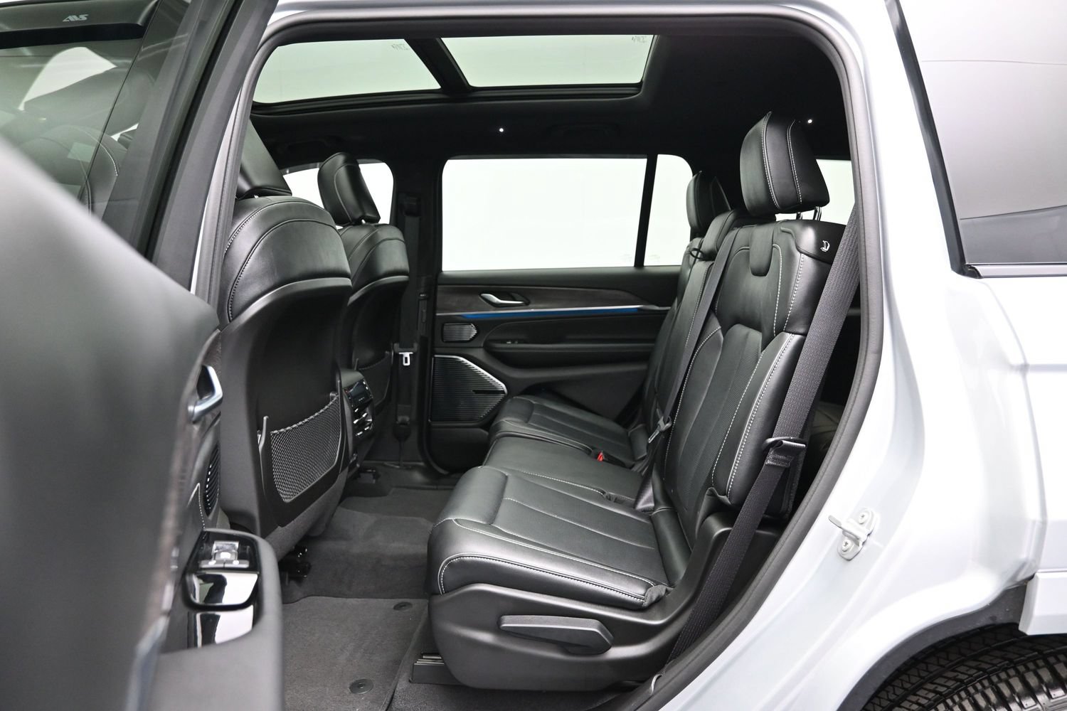 Used 2022 Jeep Grand Cherokee L Overland AWD/4WD image 11
