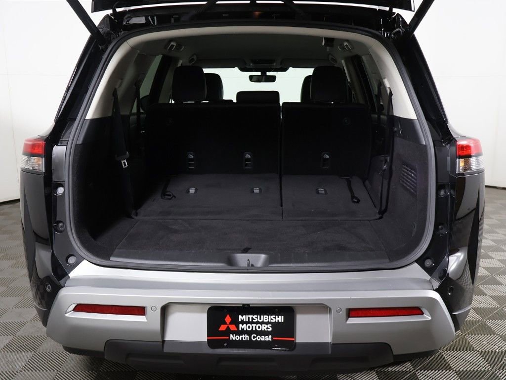 Used 2024 Nissan Pathfinder SL AWD/4WD image 17