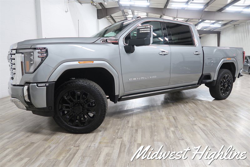 Used 2025 GMC Sierra 2500 Denali w/ Denali Reserve Package AWD/4WD image 4
