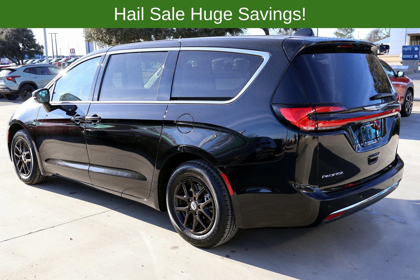 Used 2024 Chrysler Pacifica Touring-L FWD image 8