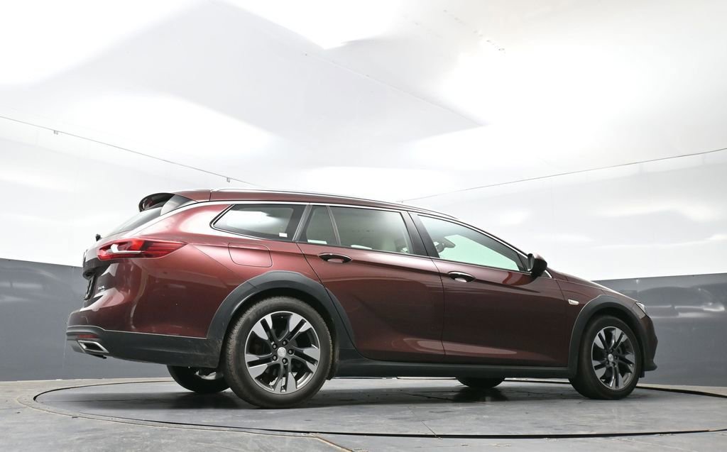 Used 2018 Buick Regal Preferred w/ Sights and Sounds Package AWD/4WD image 24