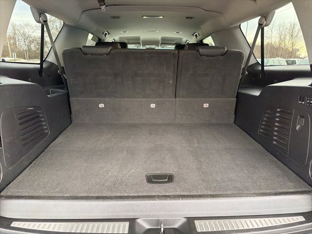 Used 2018 Chevrolet Suburban LT w/ Luxury Package image 12