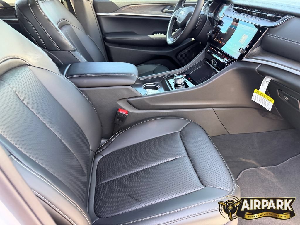 New 2026 Jeep Grand Cherokee Limited w/ Luxury Tech Group II AWD/4WD image 12