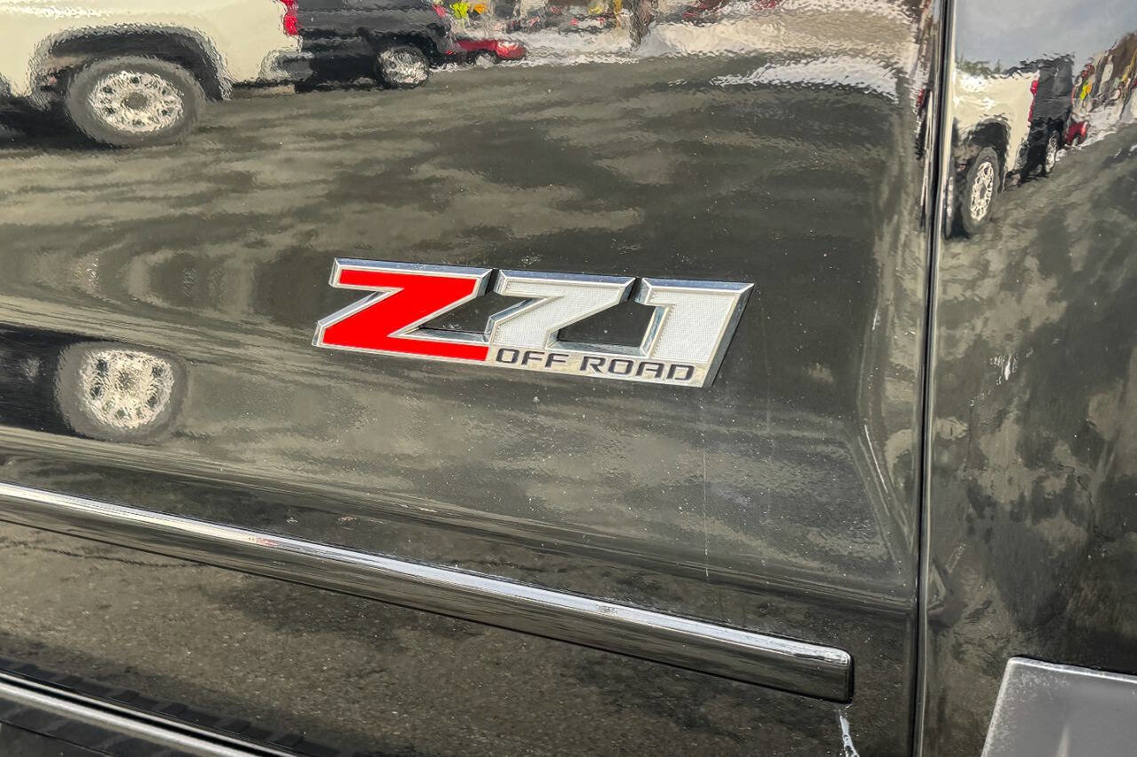 Used 2016 Chevrolet Silverado 2500 LT w/ Midnight Edition image 13