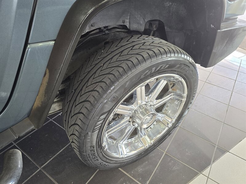 Used 2005 HUMMER H2 w/ Preferred Equipment Group image 35