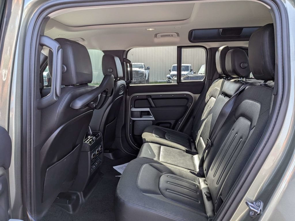 Used 2020 Land Rover Defender 110 SE AWD/4WD image 13