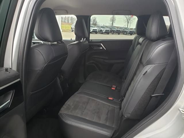 Used 2022 Mitsubishi Outlander SE image 10