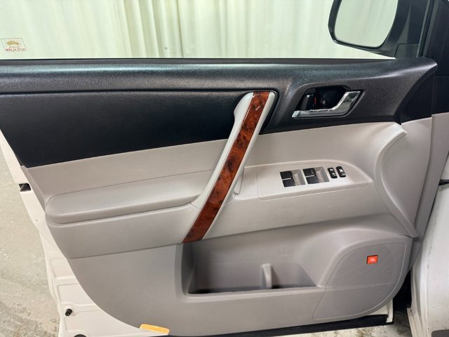 Used 2012 Toyota Highlander Limited image 11