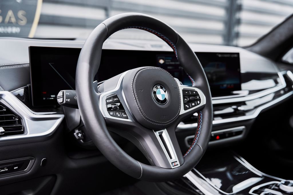 Used 2026 BMW X7 M60i image 40