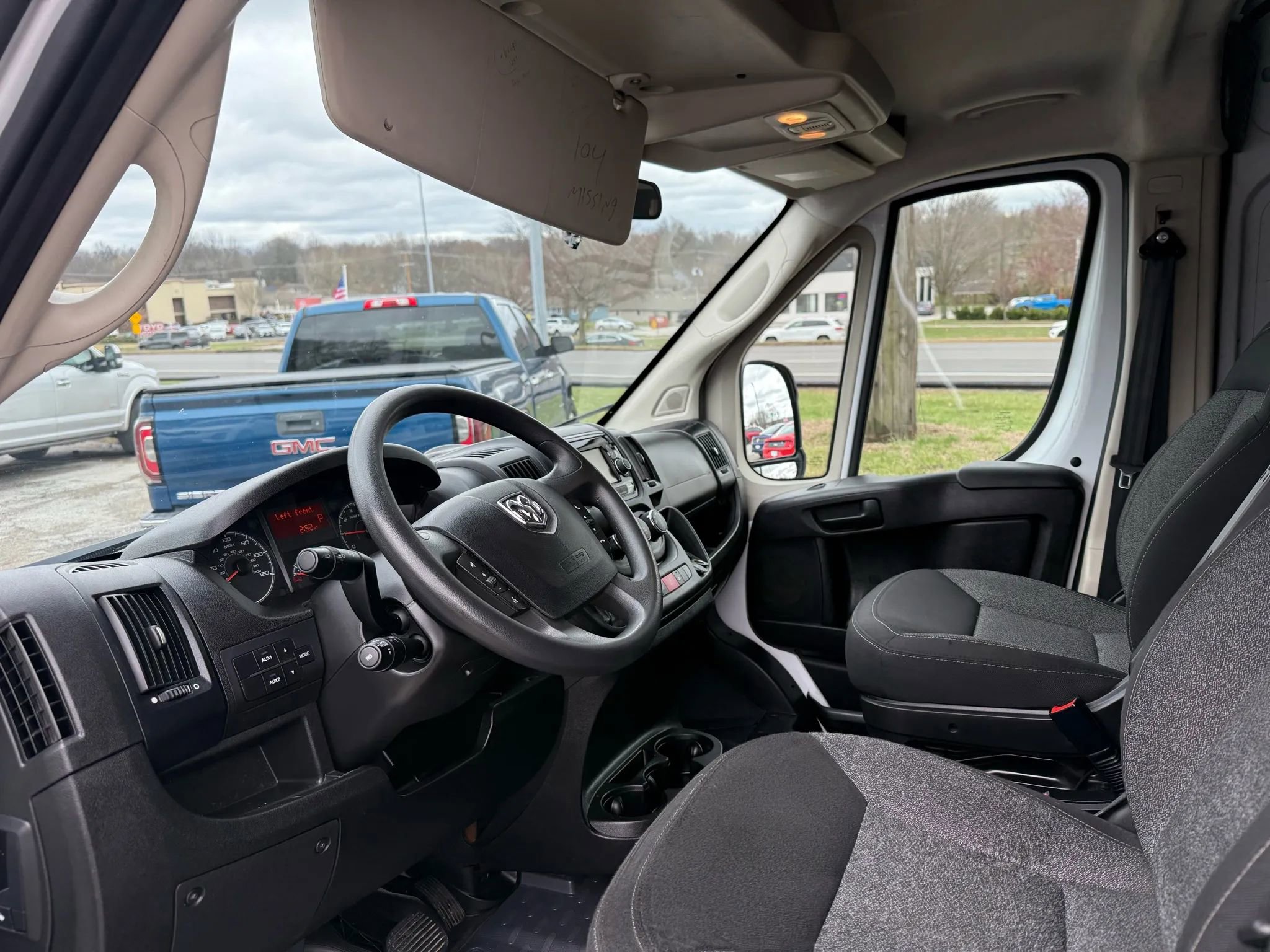 Used 2020 RAM ProMaster 2500 w/ Premium Appearance Group image 11