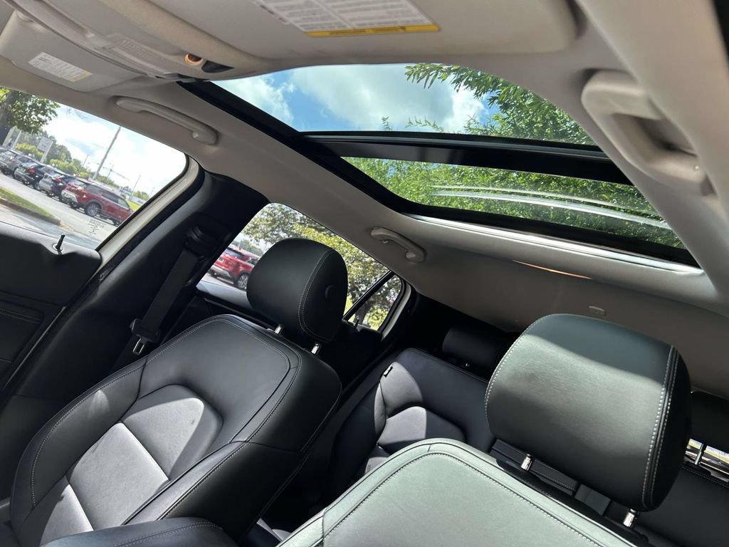 Used 2018 INFINITI QX30 Premium w/ Navigation Package FWD image 13