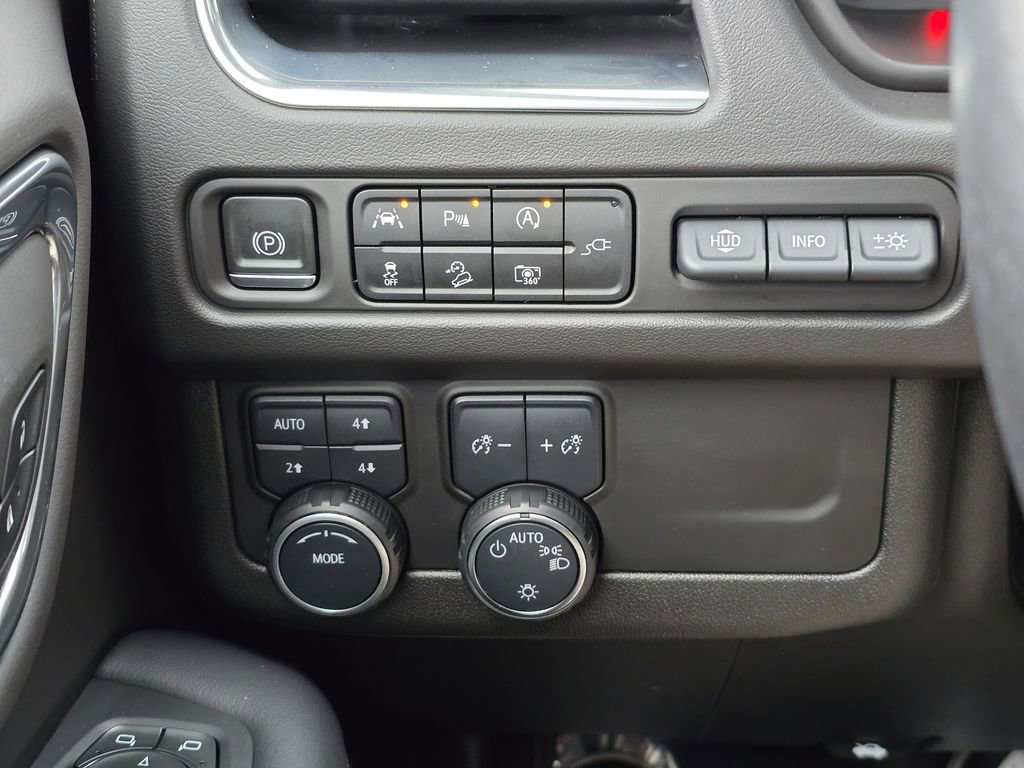 Used 2022 Chevrolet Suburban High Country image 65