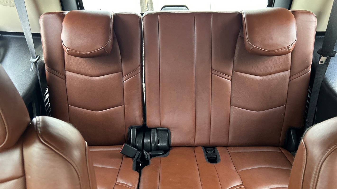 Used 2020 Cadillac Escalade Premium Luxury AWD/4WD image 40