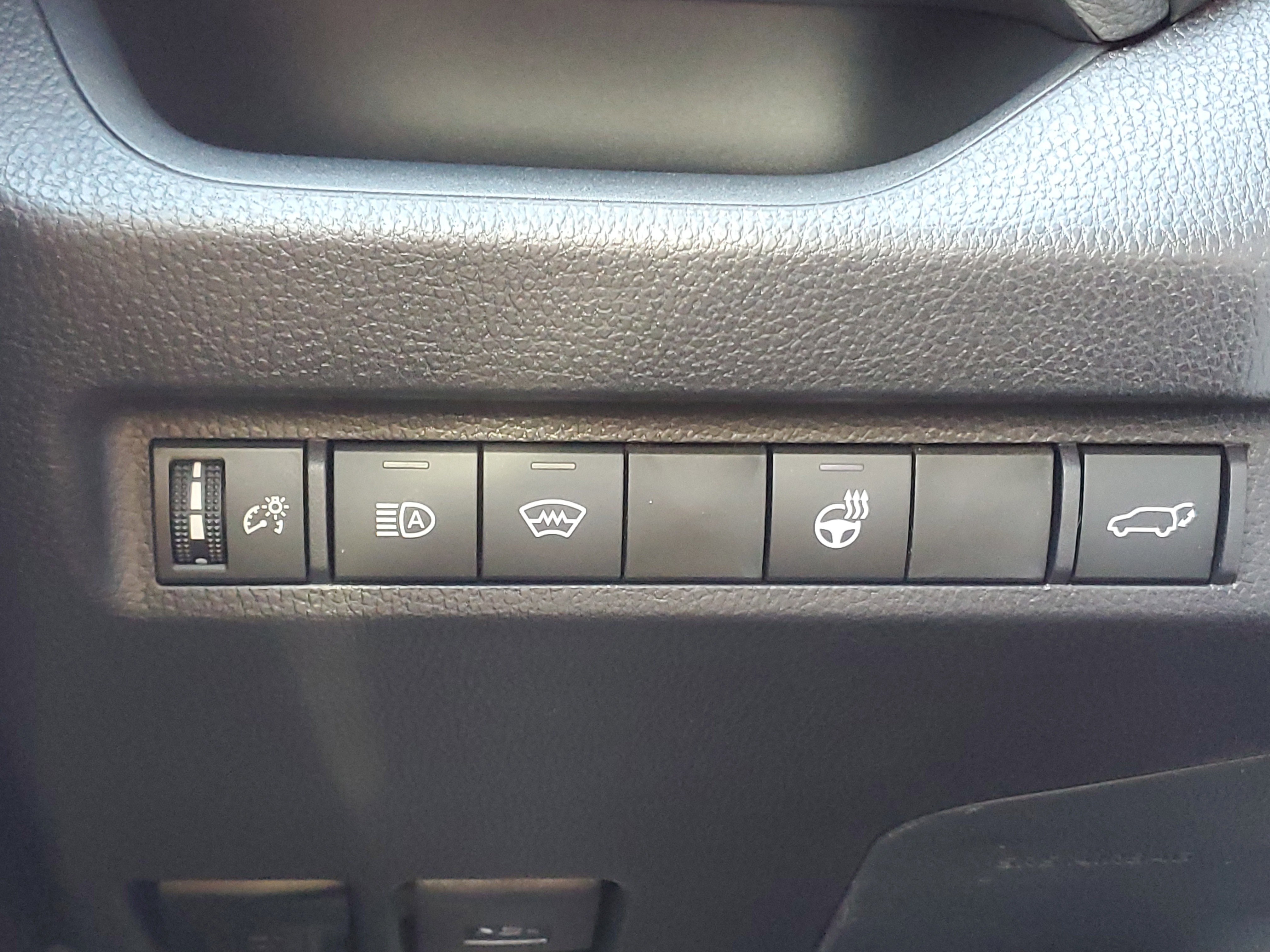 Used 2025 Toyota RAV4 XLE image 34