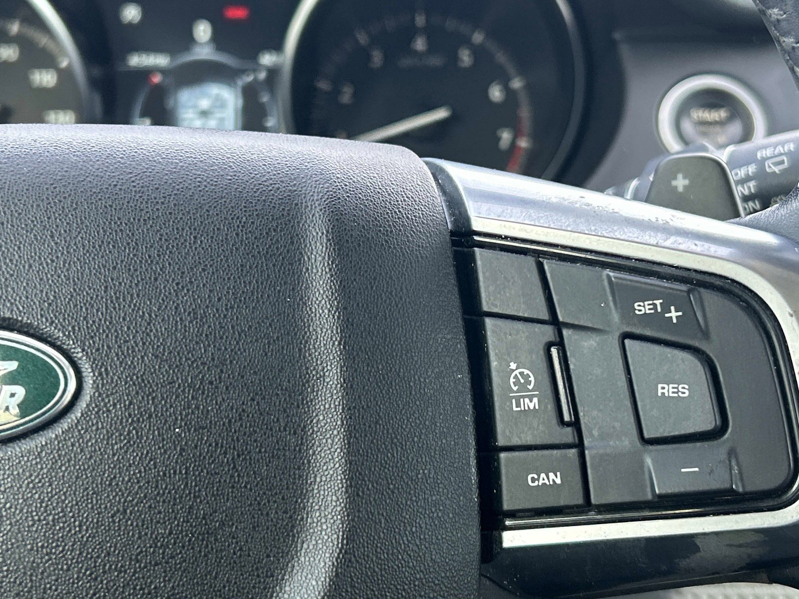 Used 2019 Land Rover Discovery Sport SE image 25