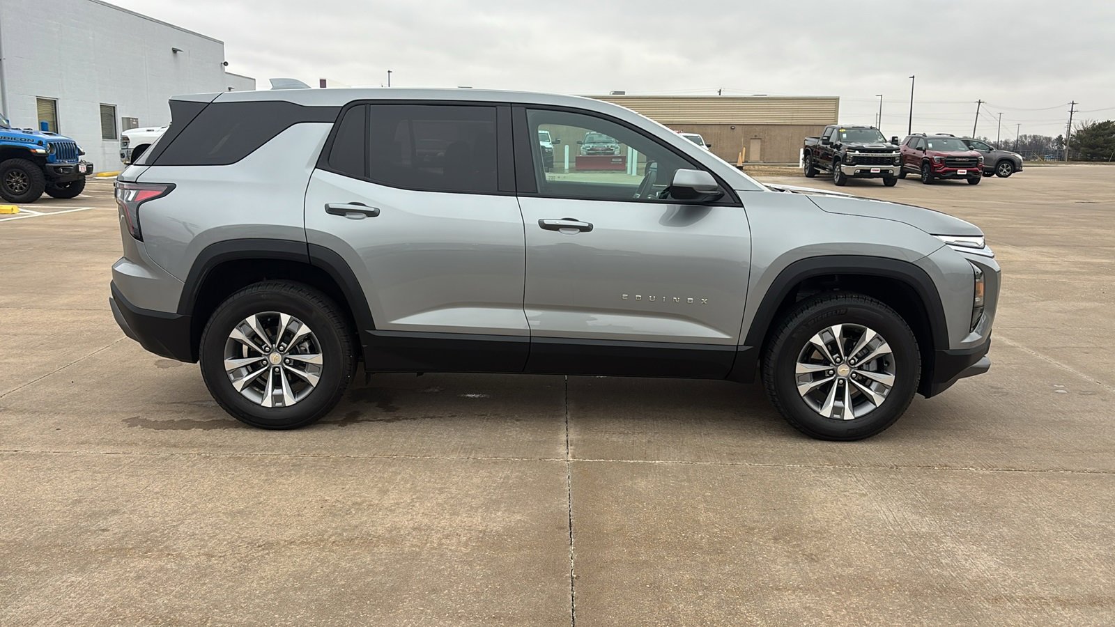 Used 2025 Chevrolet Equinox LT image 10