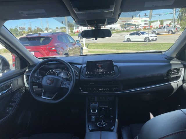 Used 2025 Nissan Rogue SV AWD/4WD image 37