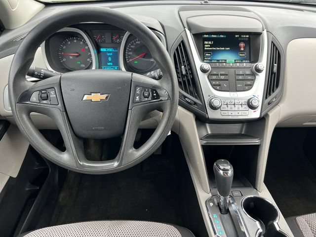 Used 2017 Chevrolet Equinox LS FWD image 2