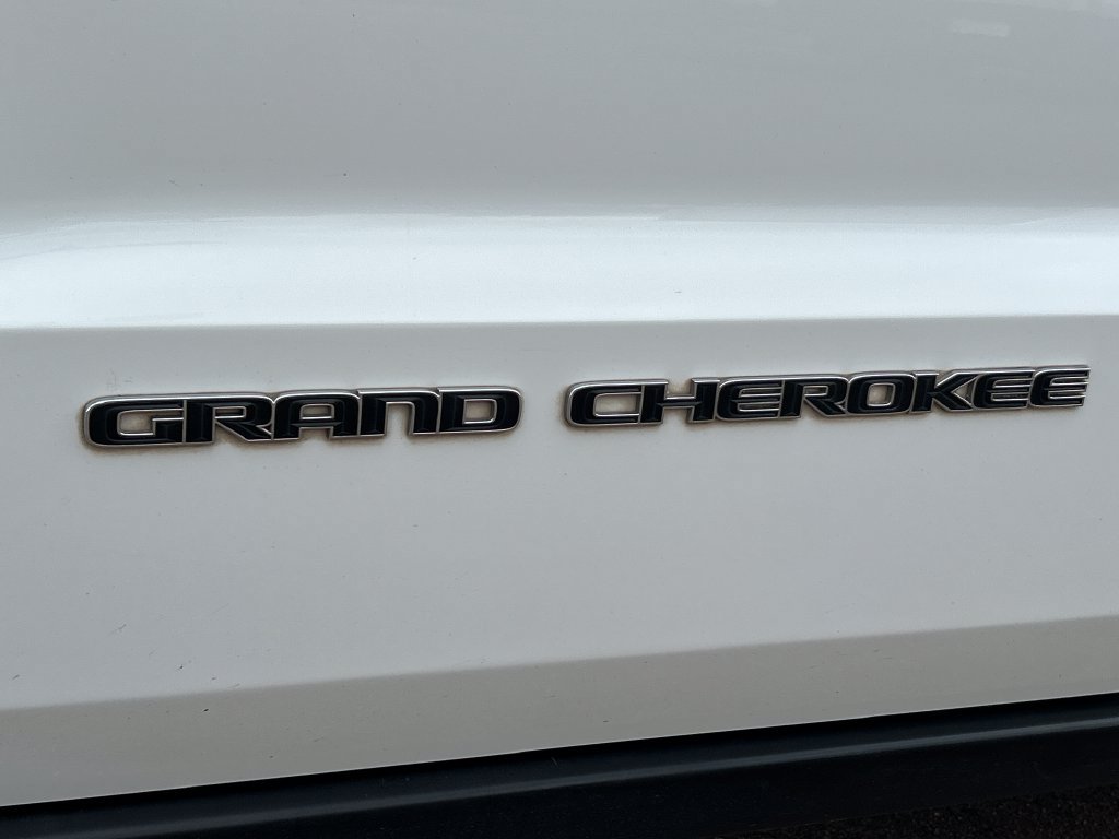 Used 2017 Jeep Grand Cherokee Limited AWD/4WD image 26