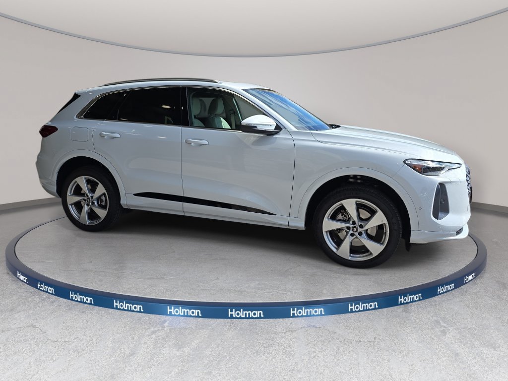 Certified 2025 Audi Q5 Premium AWD/4WD image 4
