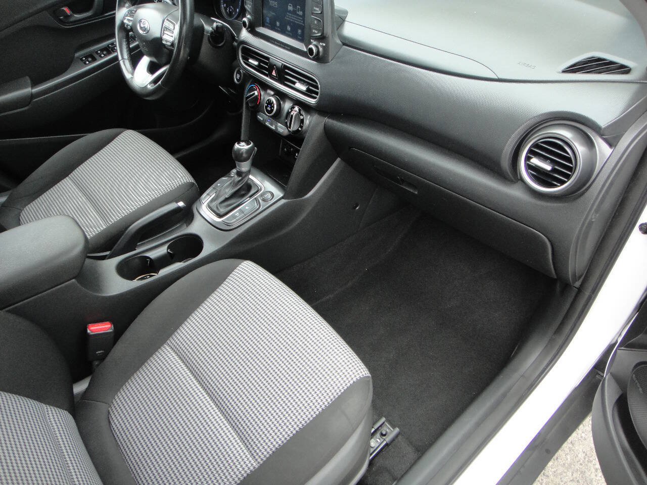 Used 2021 Hyundai Kona SEL Plus w/ Cargo Package AWD/4WD image 15
