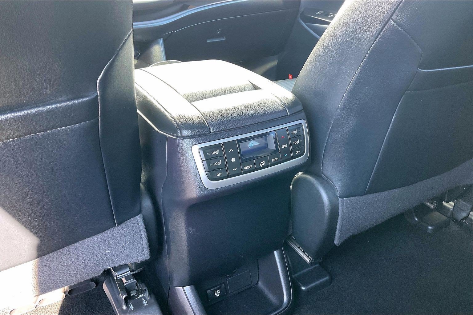 Used 2014 Toyota Highlander Limited Platinum AWD/4WD image 40