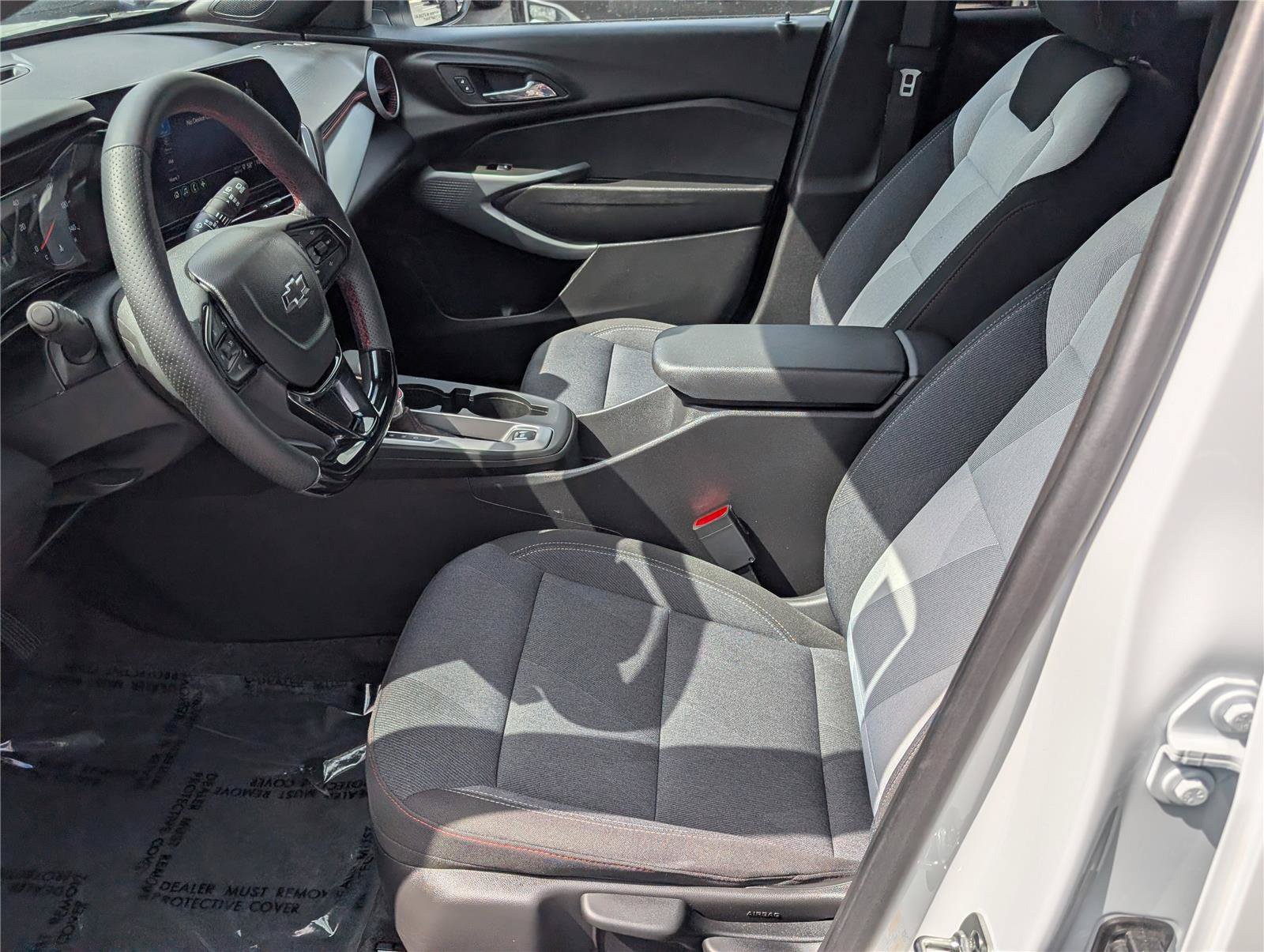 Used 2025 Chevrolet Trax RS w/ Sunroof Package FWD image 14