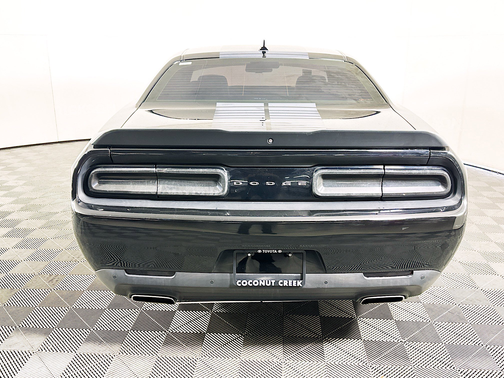 Used 2018 Dodge Challenger SXT Plus RWD image 4