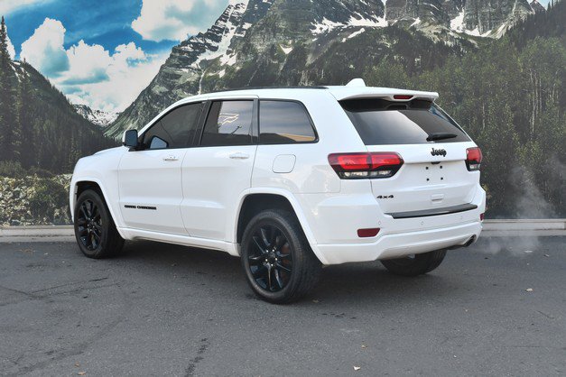 Used 2017 Jeep Grand Cherokee Altitude AWD/4WD image 9