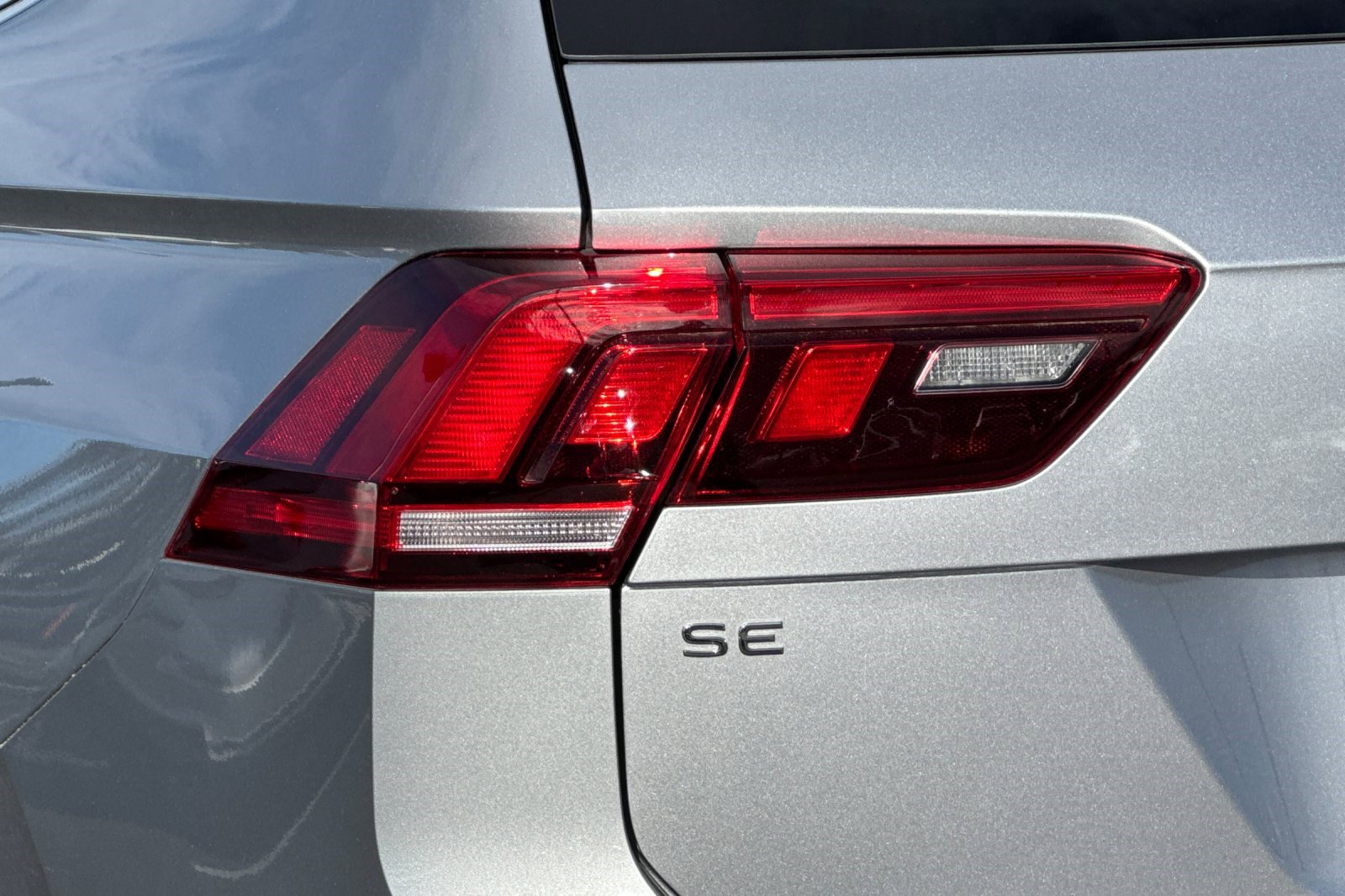 Used 2024 Volkswagen Tiguan SE image 12