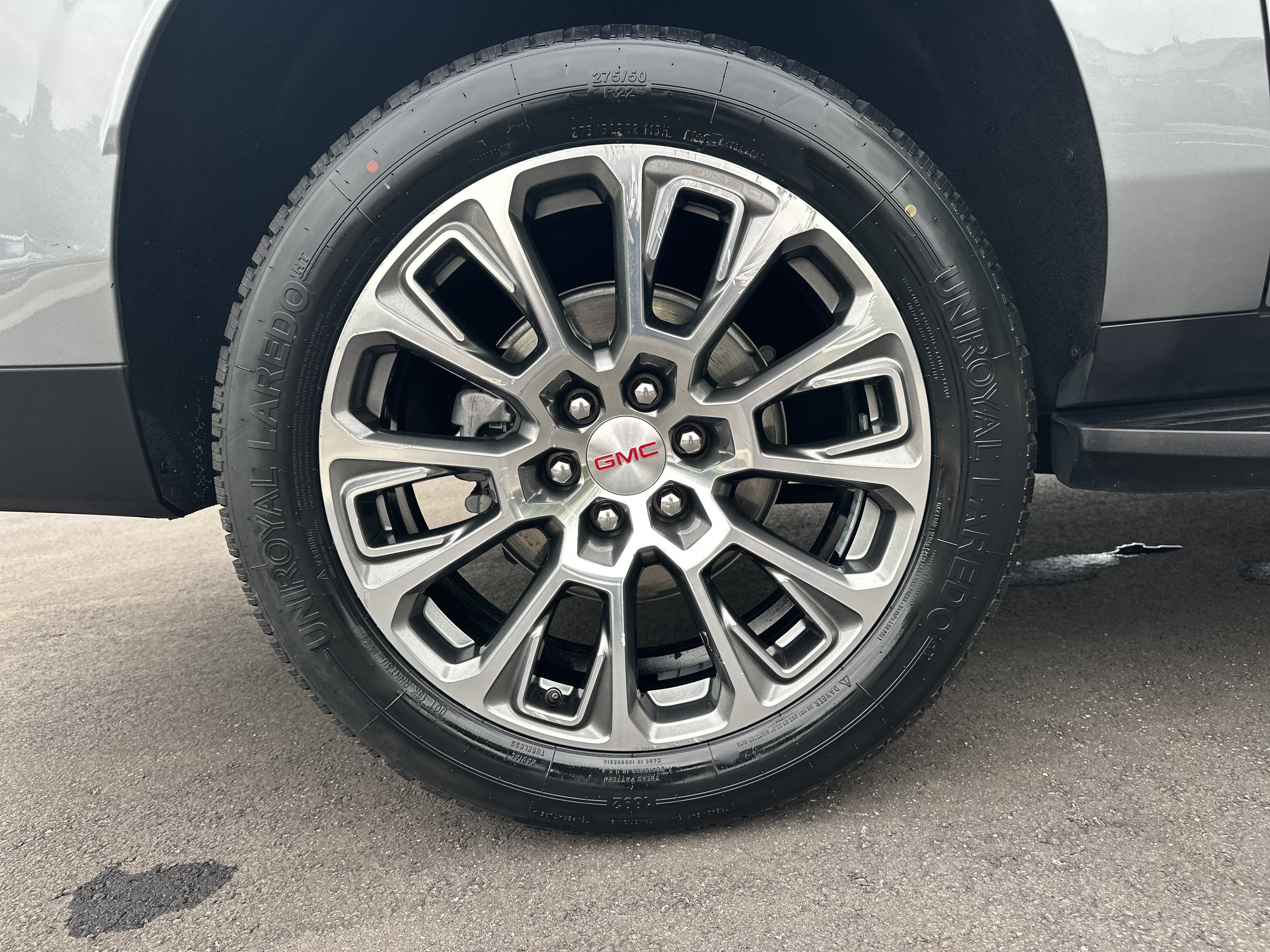 Used 2025 GMC Yukon XL Denali RWD image 17
