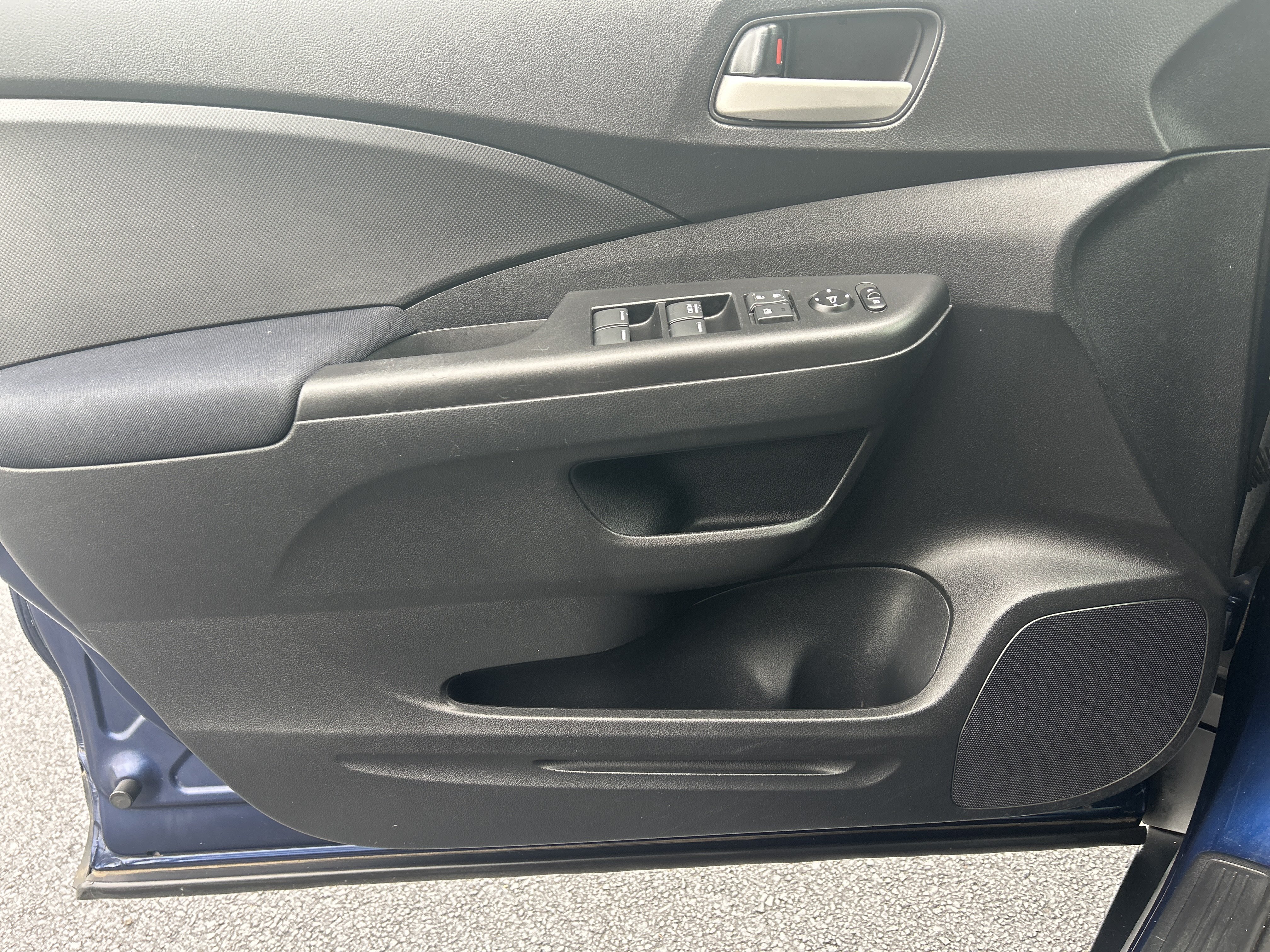Used 2015 Honda CR-V LX image 23