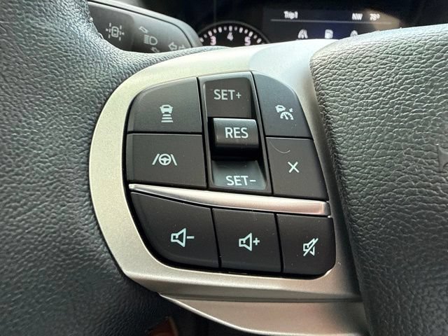 Used 2023 Ford Explorer XLT w/ Equipment Group 202A AWD/4WD image 18