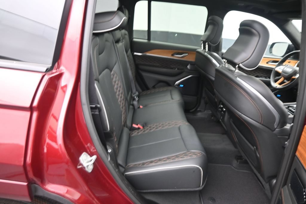 Used 2023 Jeep Grand Cherokee Summit AWD/4WD image 14