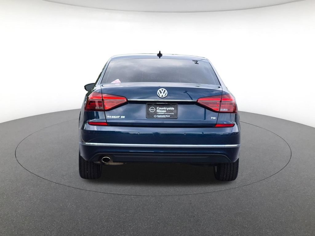 Used 2018 Volkswagen Passat 2.0T SE FWD image 5