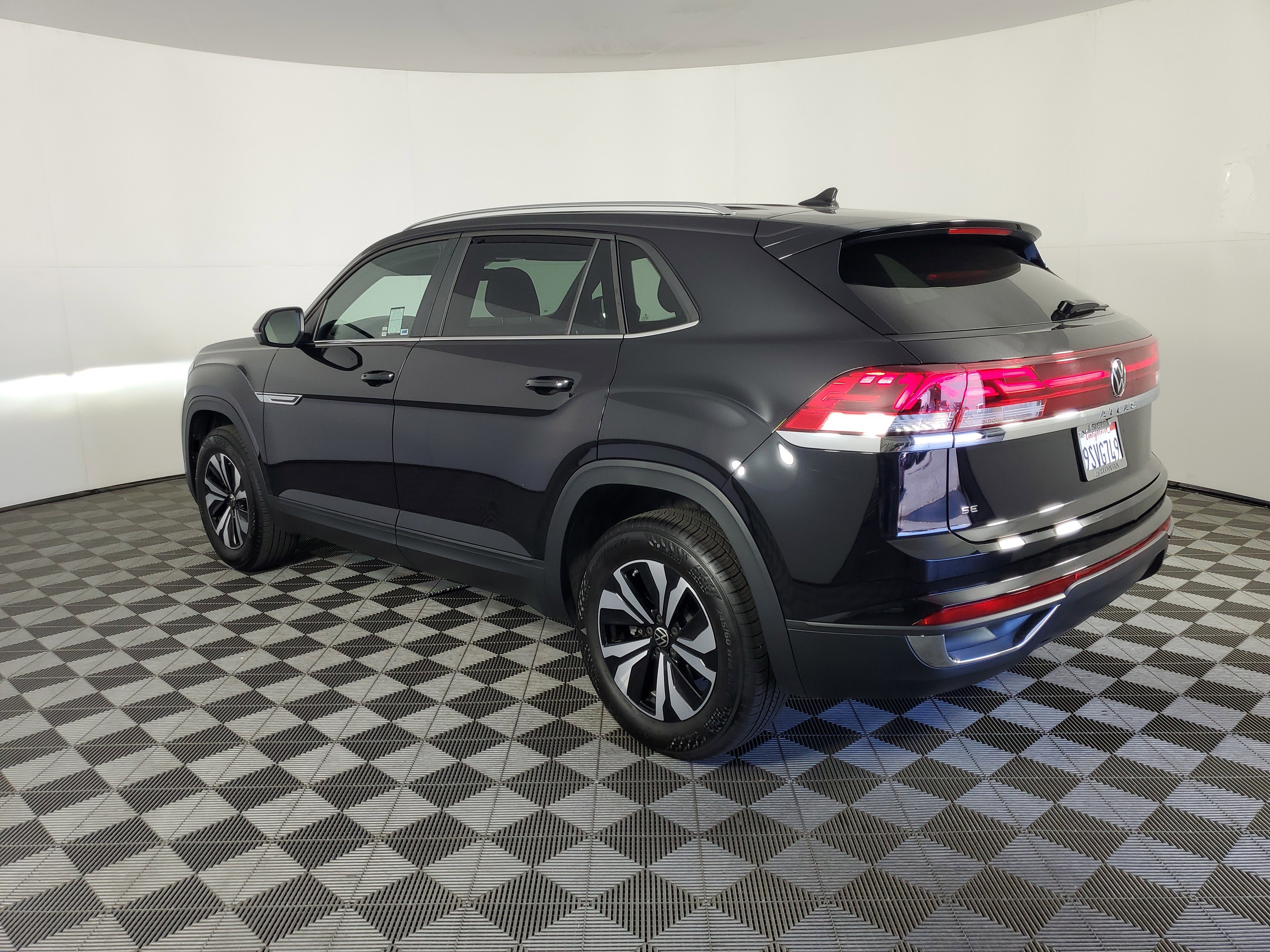 Used 2025 Volkswagen Atlas Cross Sport SE image 6