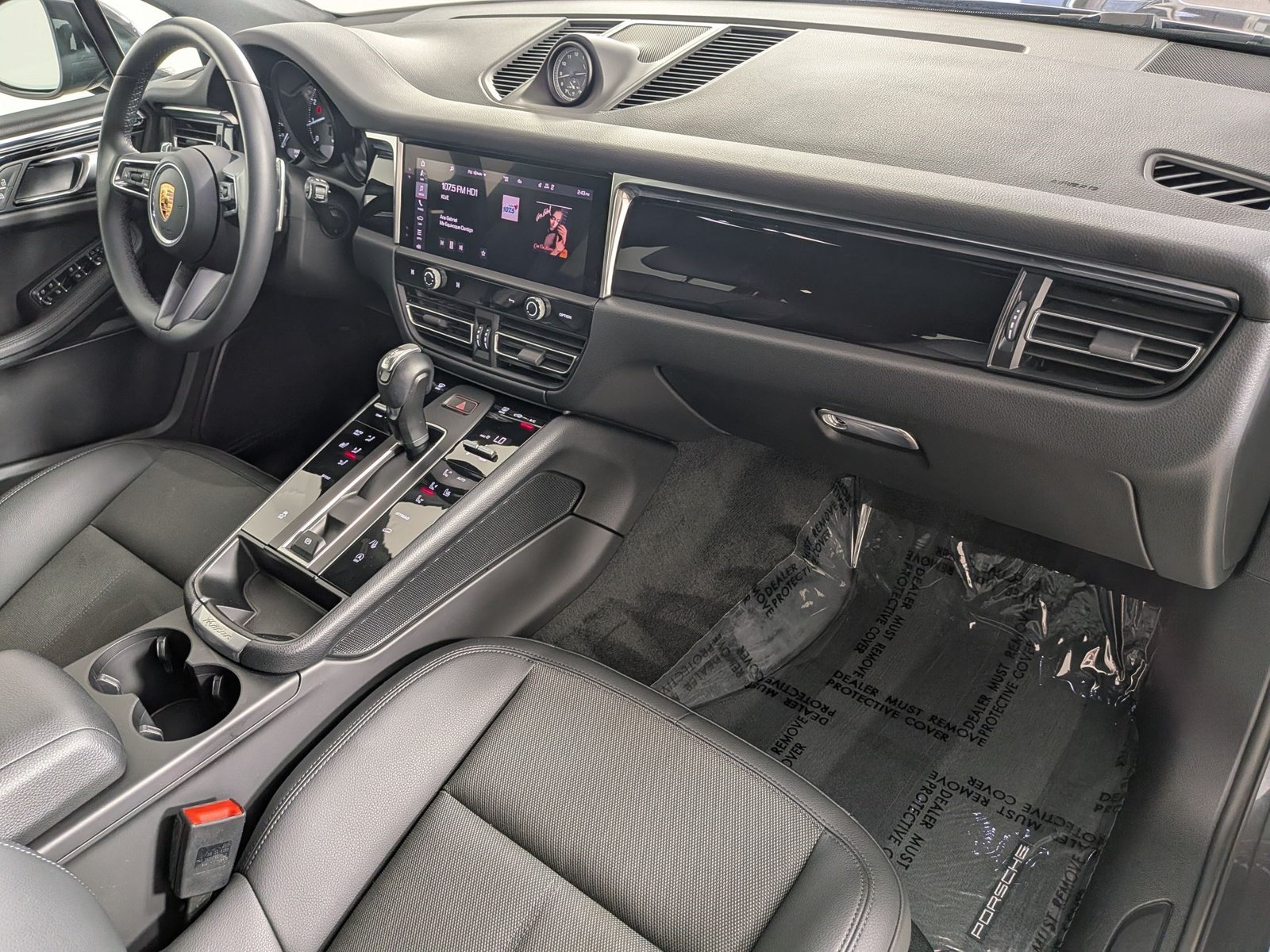 Certified 2023 Porsche Macan AWD/4WD image 25