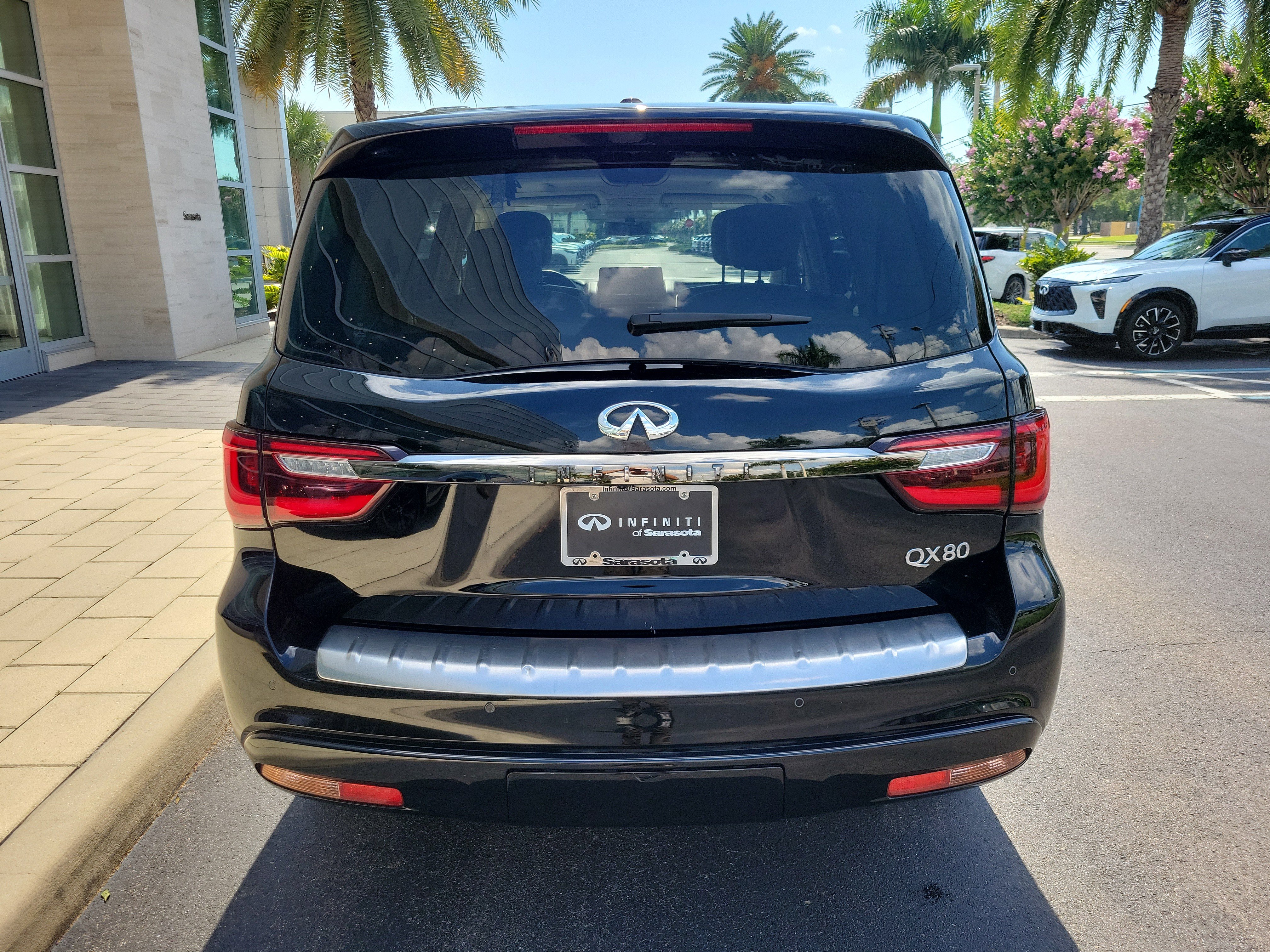 Used 2022 INFINITI QX80 Premium Select w/ Cargo Package RWD image 5
