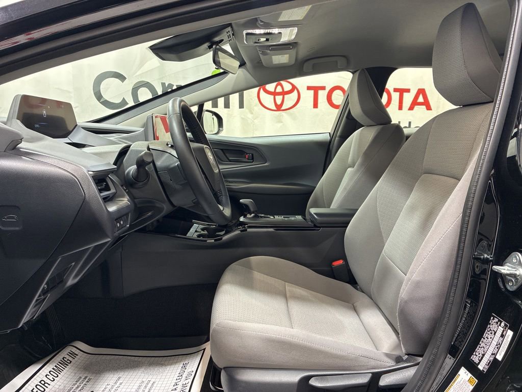 Used 2025 Toyota Prius LE AWD/4WD image 24