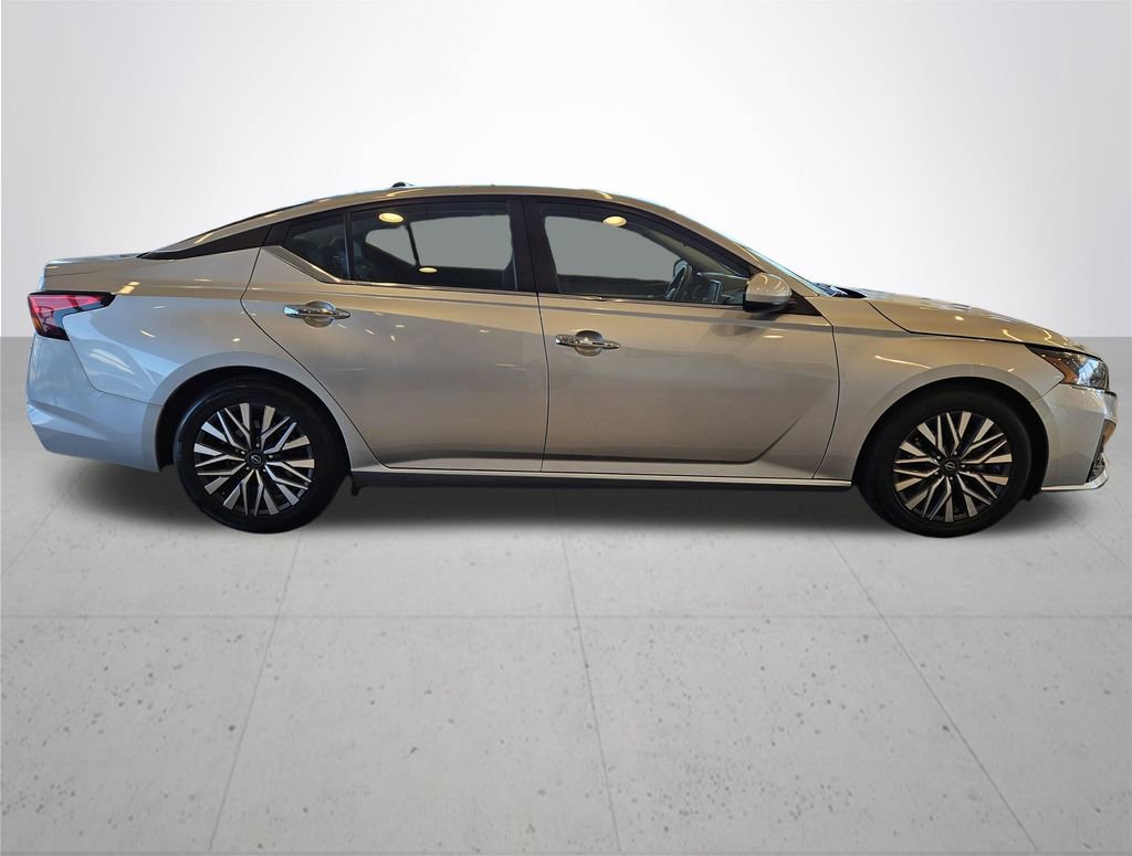 Used 2023 Nissan Altima 2.5 SV image 6