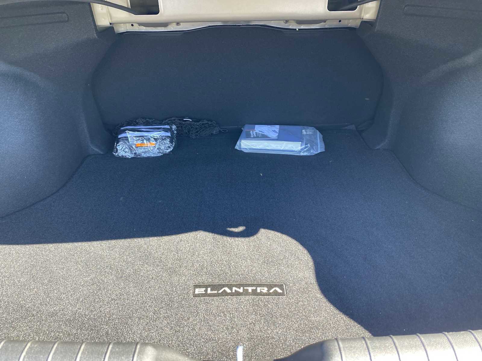 Certified 2025 Hyundai Elantra Blue image 31