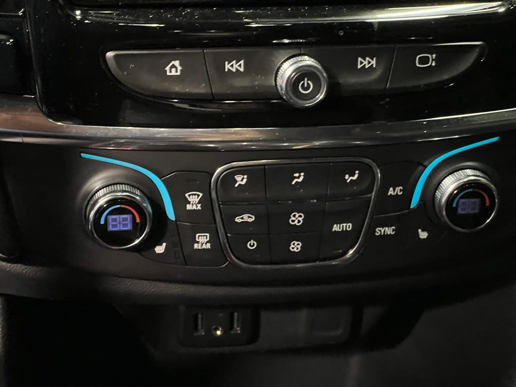 Used 2023 Chevrolet Traverse LT image 38