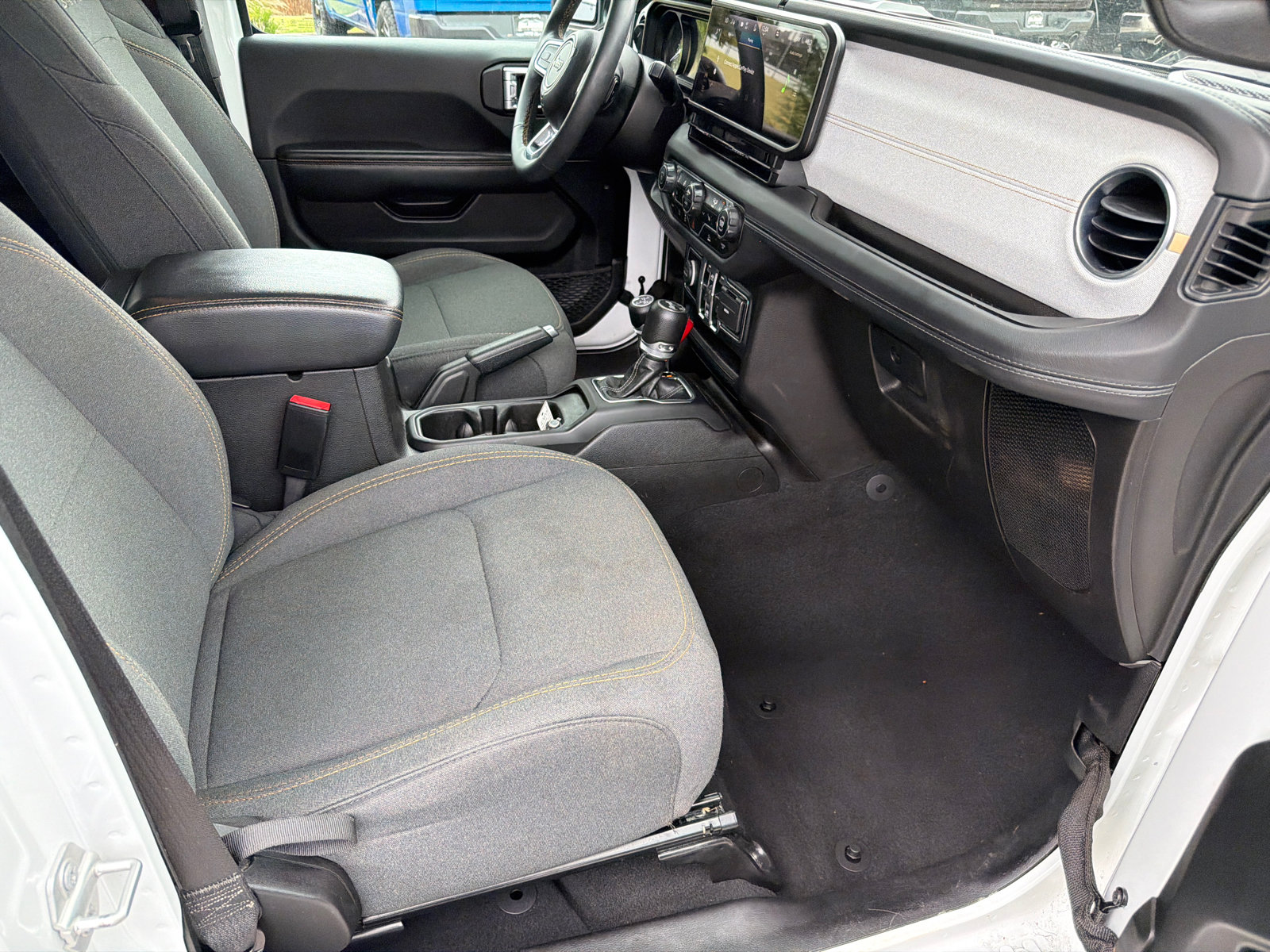 Used 2024 Jeep Wrangler Unlimited Sahara AWD/4WD image 15