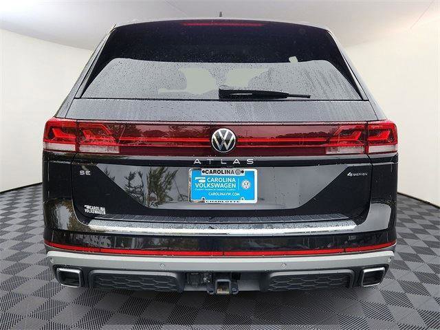 Certified 2025 Volkswagen Atlas Peak Edition SE image 5