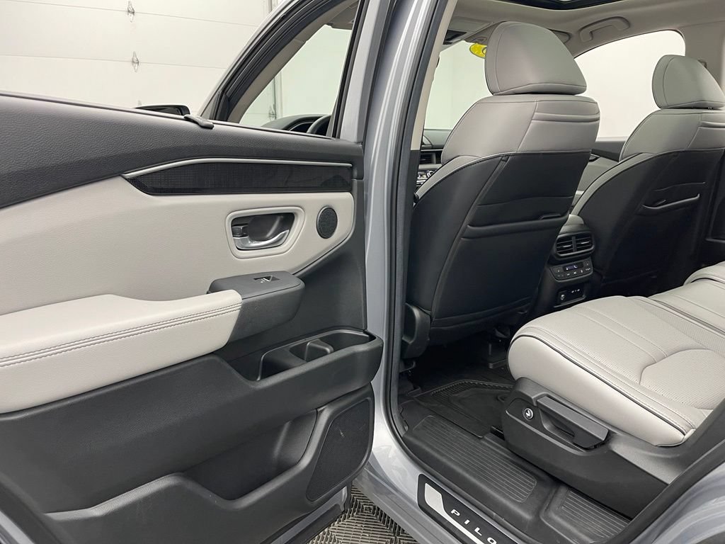 Used 2025 Honda Pilot Elite image 41