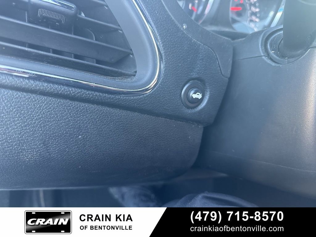 Used 2013 Chrysler 200 Touring FWD image 22