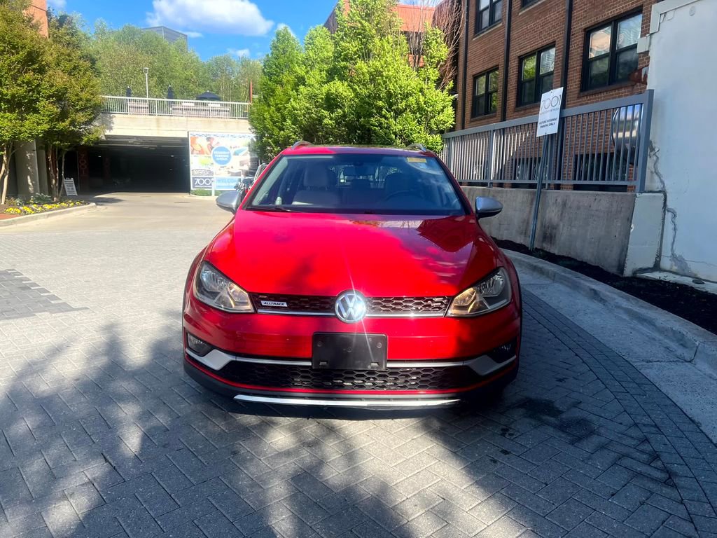Used 2017 Volkswagen Golf Alltrack SE image 2