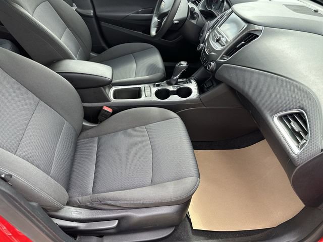 Used 2018 Chevrolet Cruze LT w/ Convenience Package image 27