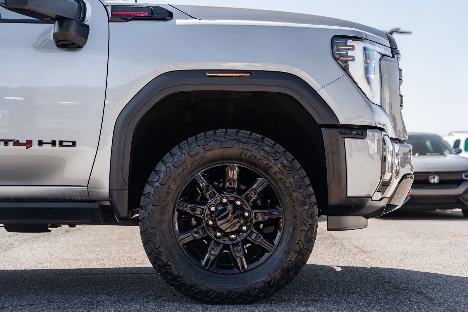 Used 2024 GMC Sierra 2500 AT4 w/ AT4 Premium Plus Package AWD/4WD image 9