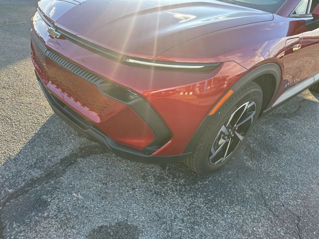 New 2026 Chevrolet Equinox EV LT image 9